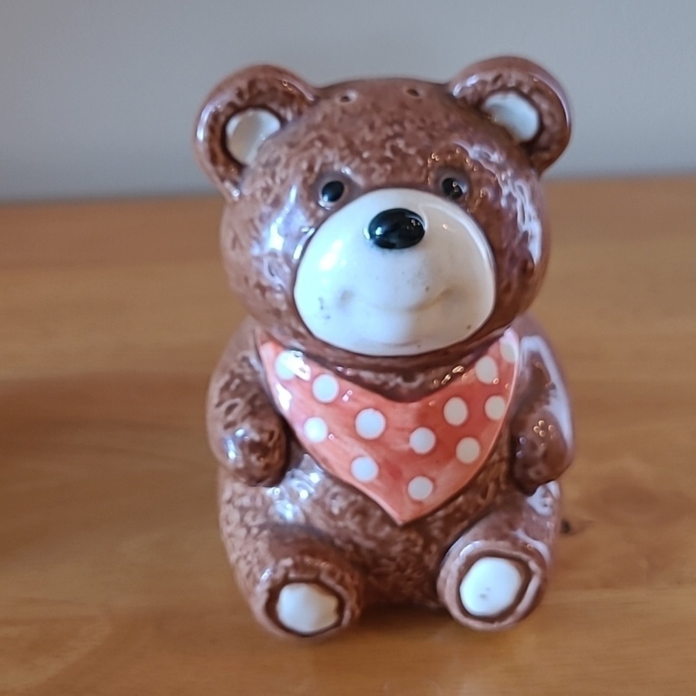 OTAGIRI Vintage 1983 Brown Bears Wearing Bandanas Salt and Pepper Shaker Set - Picture 7 of 16